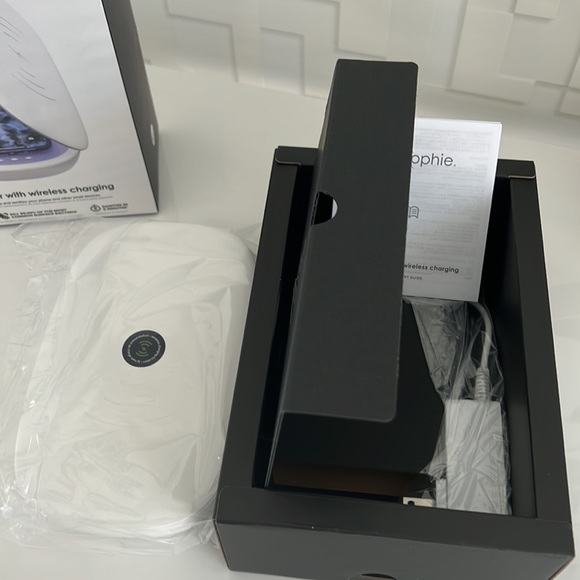NEW Mophie UV sanitizer with wireless charging - Picture 4 of 4